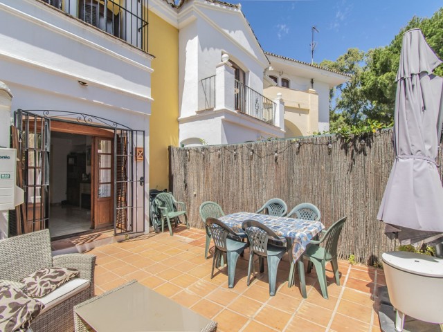 2 Bedrooms Townhouse in New Golden Mile