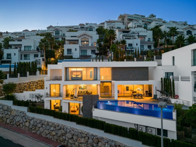 Villa con 4 Dormitorios  en Benalmadena Costa