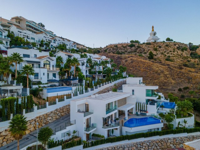 Villa con 4 Dormitorios  en Benalmadena Costa