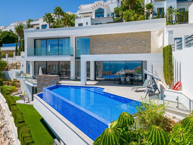 4 Bedrooms Villa in Benalmadena Costa