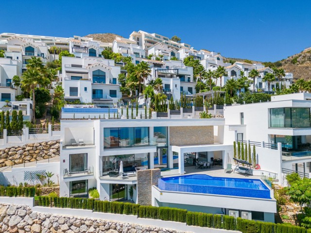 4 Bedrooms Villa in Benalmadena Costa