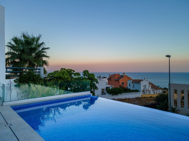 4 Bedrooms Villa in Benalmadena Costa