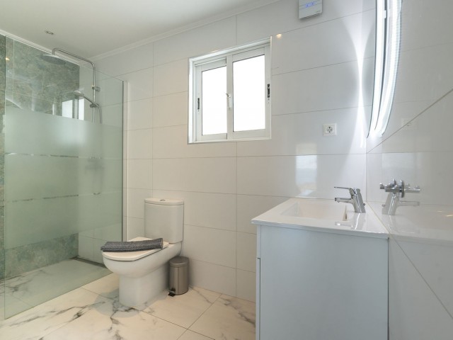 5 Bedrooms Villa in La Cala de Mijas