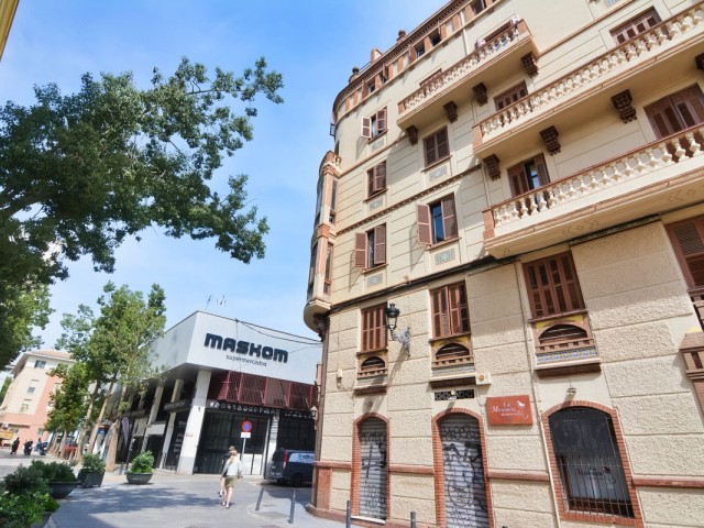 Apartamento con 4 Dormitorios  en Málaga Centro