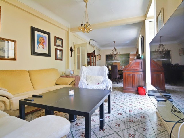 Apartamento con 4 Dormitorios  en Málaga Centro