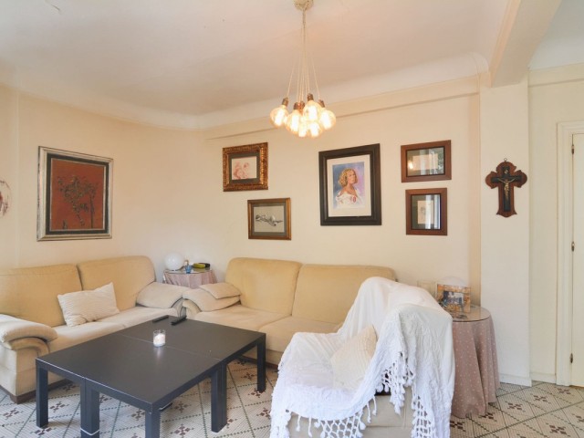 Apartamento con 4 Dormitorios  en Málaga Centro