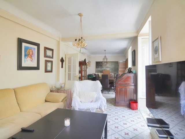Apartamento con 4 Dormitorios  en Málaga Centro
