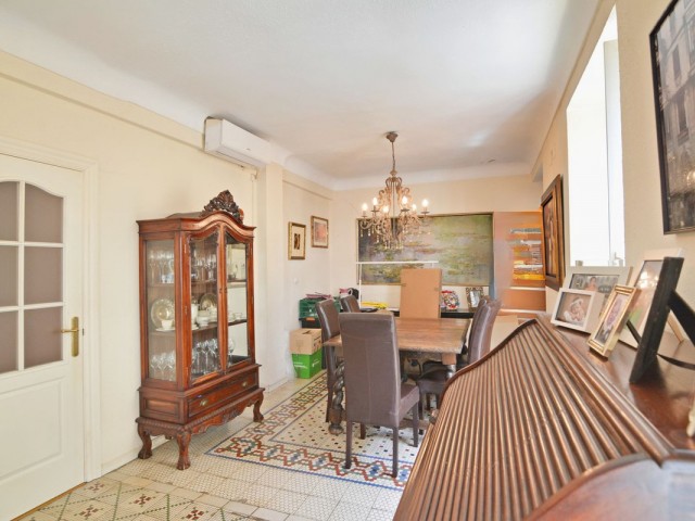 Apartamento con 4 Dormitorios  en Málaga Centro
