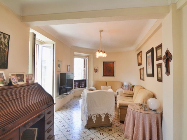 Apartamento con 4 Dormitorios  en Málaga Centro