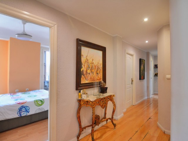 Apartamento con 4 Dormitorios  en Málaga Centro