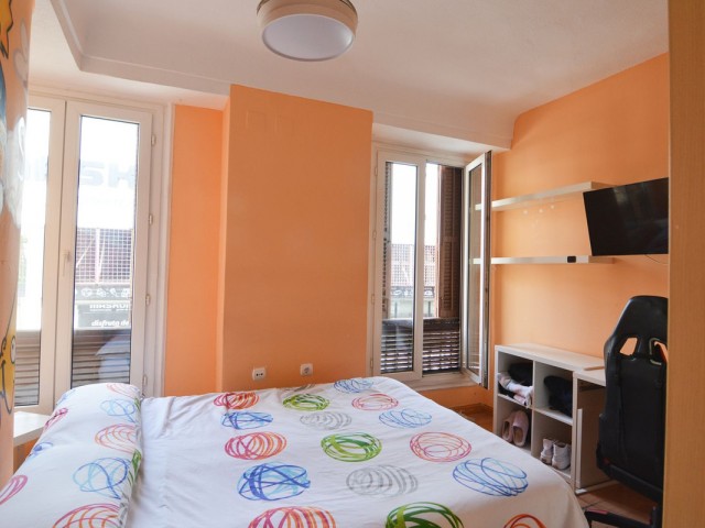Apartamento con 4 Dormitorios  en Málaga Centro