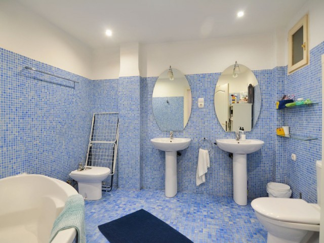 Apartamento con 4 Dormitorios  en Málaga Centro