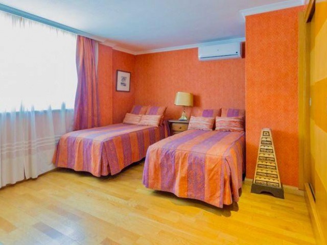 5 Bedrooms Apartment in La Carihuela