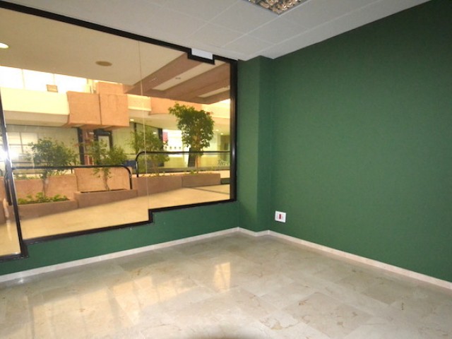 Commercial in Puerto Banús