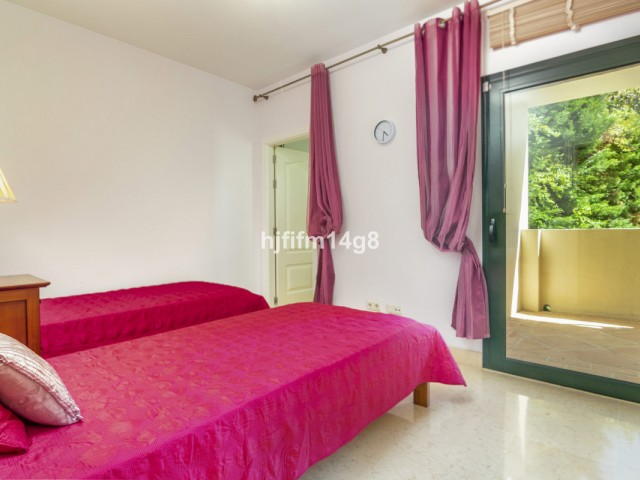 4 Bedrooms Apartment in Benahavís