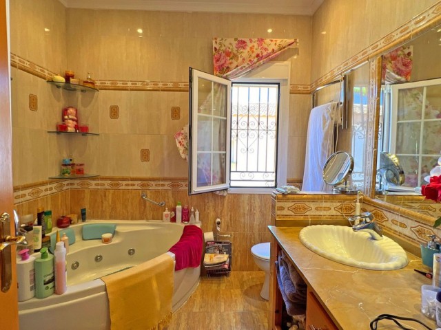 6 Makuuhuoneen Huvila Reserva de Marbella