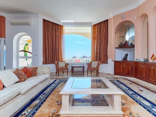 6 Bedrooms Villa in La Mairena