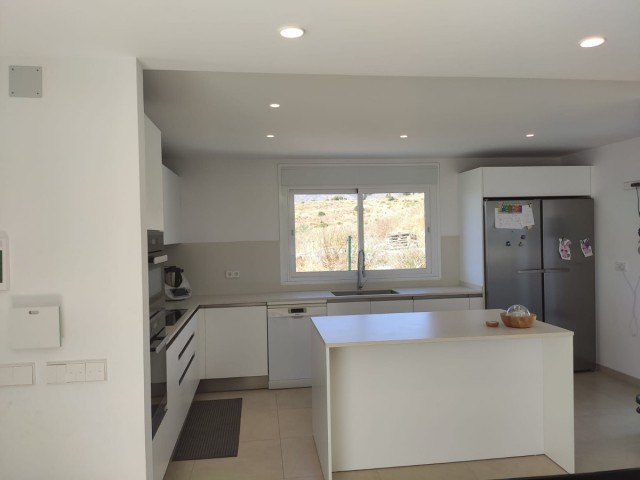 4 Bedrooms Villa in Estepona