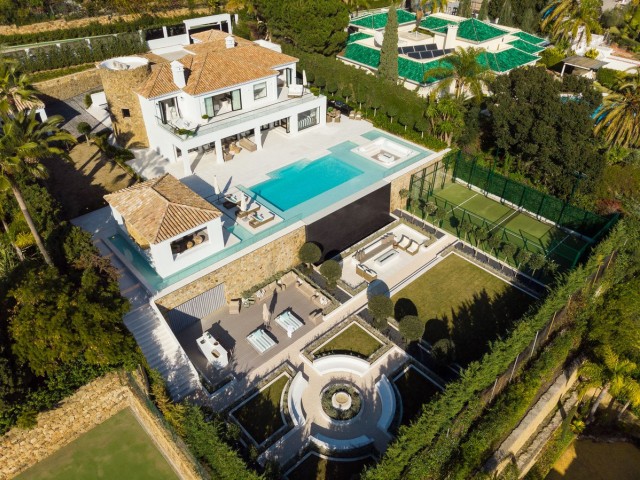 Villa avec 5 Chambres  à Nueva Andalucía