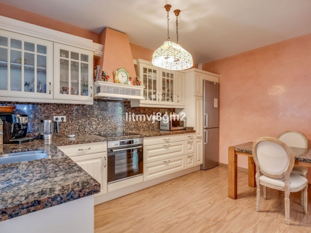 Villa con 4 Dormitorios  en Artola