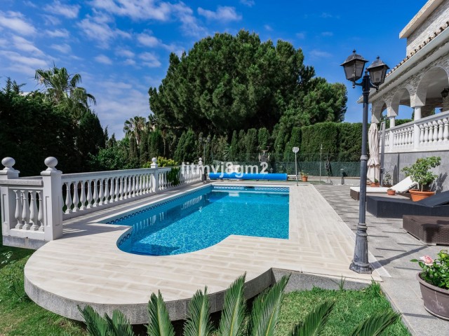 Villa con 4 Dormitorios  en Artola