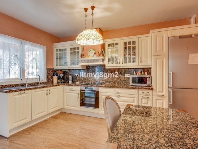 4 Schlafzimmer Villa in Artola