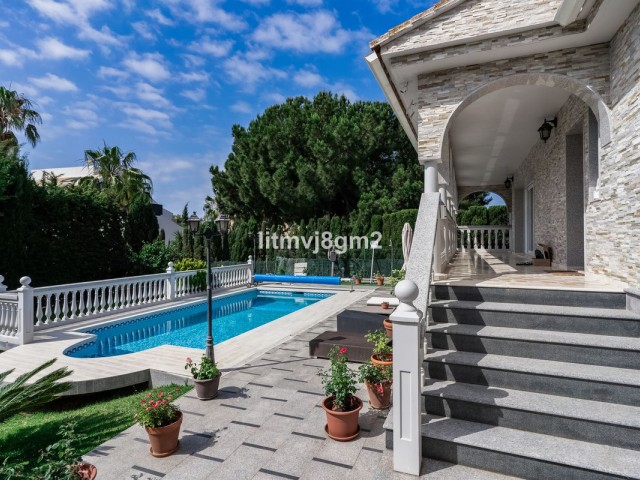 4 Schlafzimmer Villa in Artola