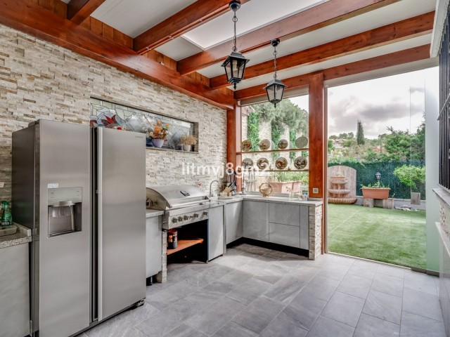 4 Schlafzimmer Villa in Artola