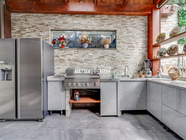 4 Schlafzimmer Villa in Artola