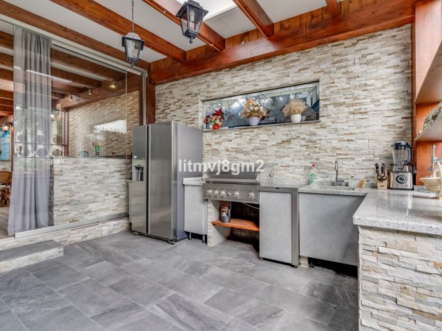 4 Schlafzimmer Villa in Artola