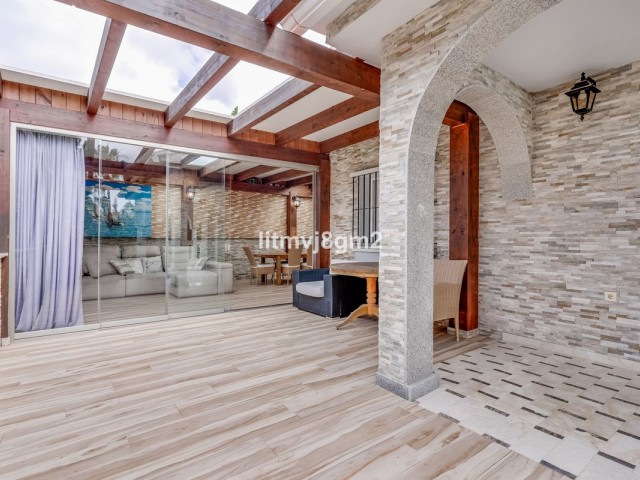 4 Schlafzimmer Villa in Artola