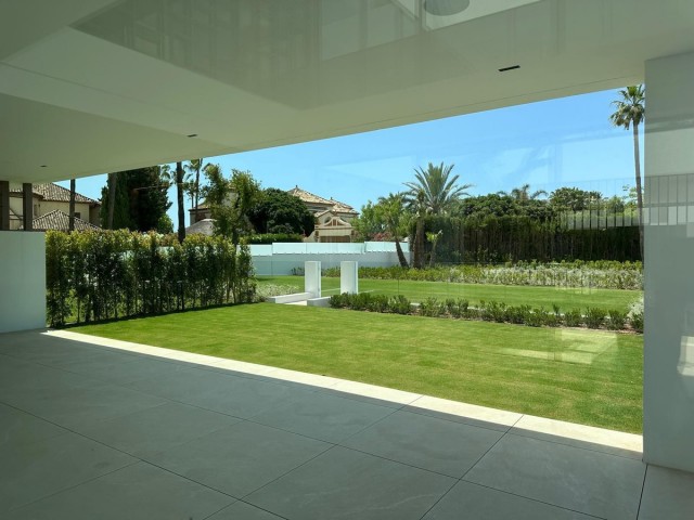 Villa, Nueva Andalucia, R4749622