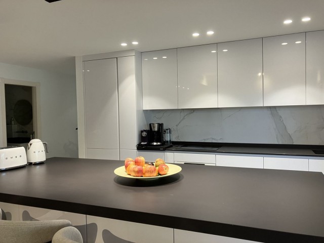 Apartamento, Aloha, R4749673