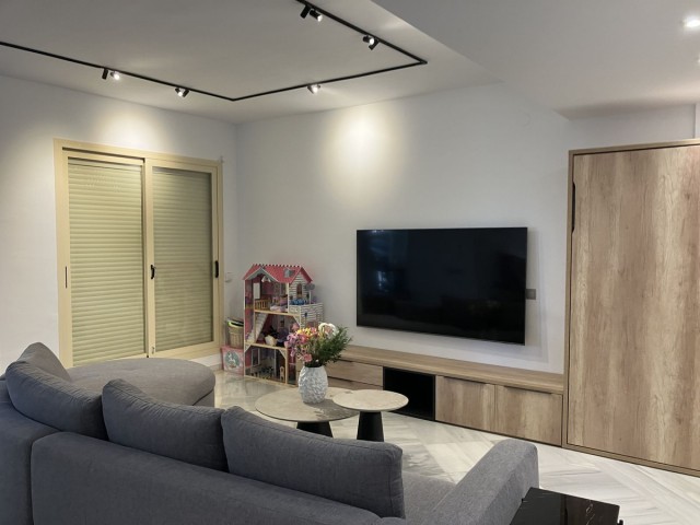 Apartamento con 4 Dormitorios  en Aloha