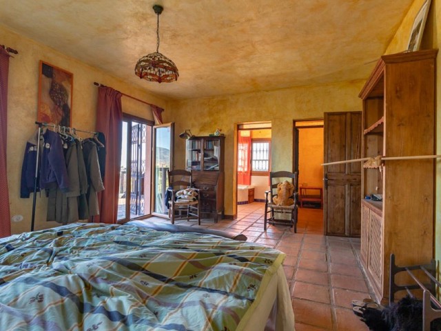 5 Bedrooms Villa in Mijas