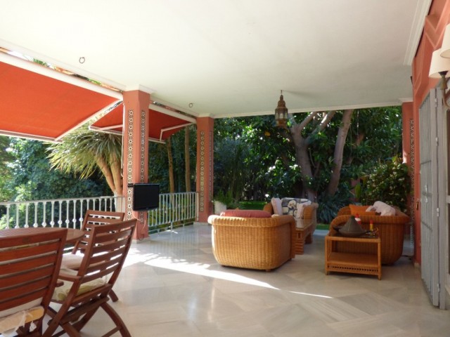 Villa con 9 Dormitorios  en Torrenueva