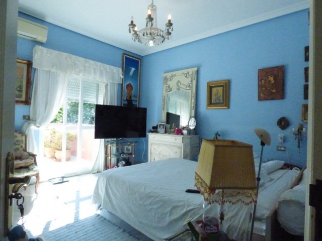 Villa con 9 Dormitorios  en Torrenueva