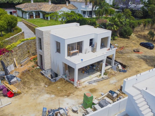 6 Bedrooms Villa in New Golden Mile