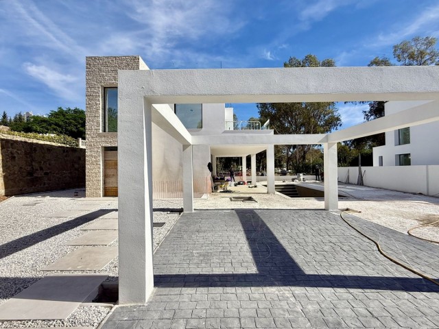 6 Bedrooms Villa in New Golden Mile