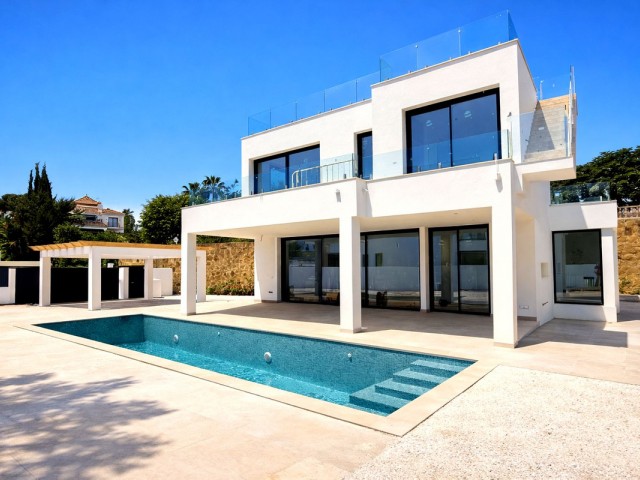 Villa New Golden Mile - R4014655