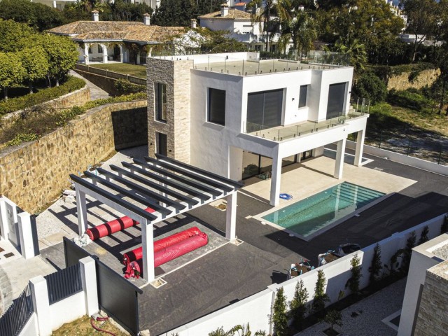 Villa New Golden Mile - R4014655