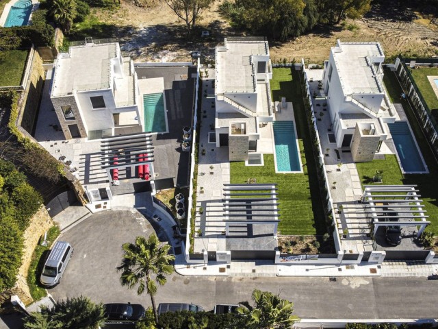 6 Bedrooms Villa in New Golden Mile