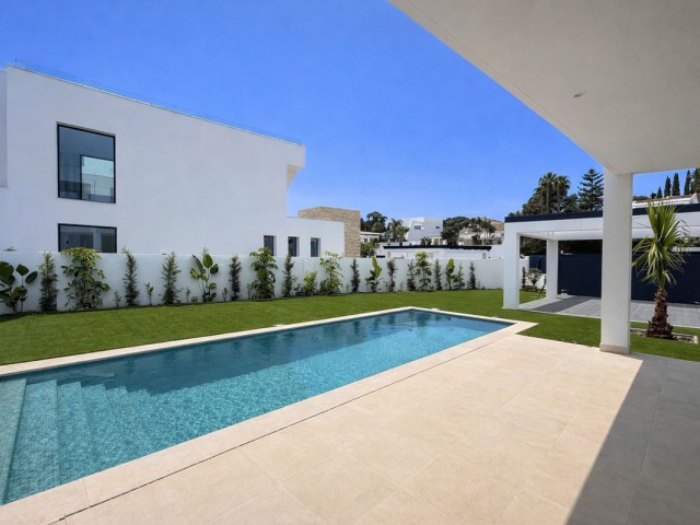 6 Makuuhuoneen Huvila New Golden Mile