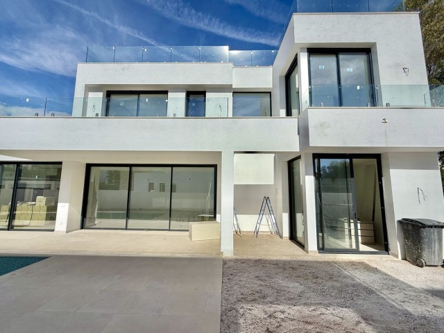 6 Bedrooms Villa in Atalaya