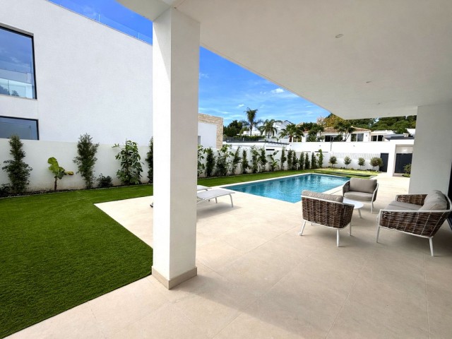 6 Bedrooms Villa in Atalaya