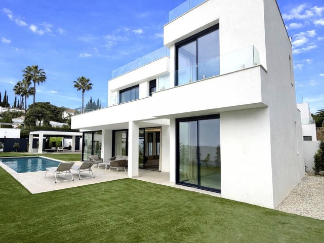 6 Bedrooms Villa in Atalaya