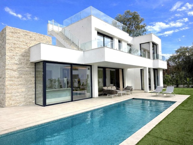 6 Bedrooms Villa in Atalaya