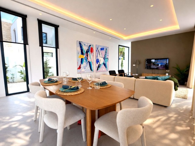 6 Bedrooms Villa in Atalaya