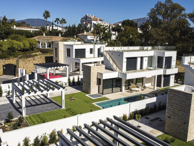 6 Bedrooms Villa in Atalaya