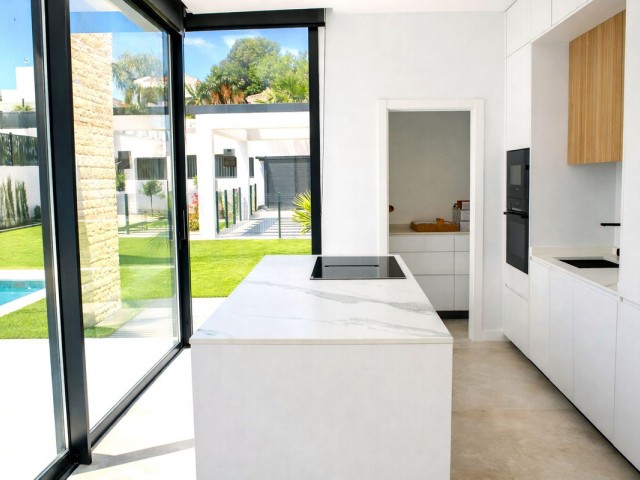 6 Bedrooms Villa in Atalaya